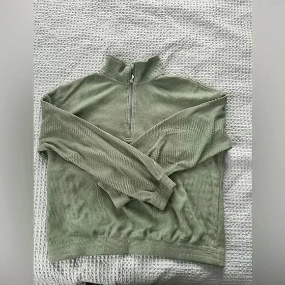 sage green 1/4 zip with side pockets size medium - new condition - Picture 1 of 3